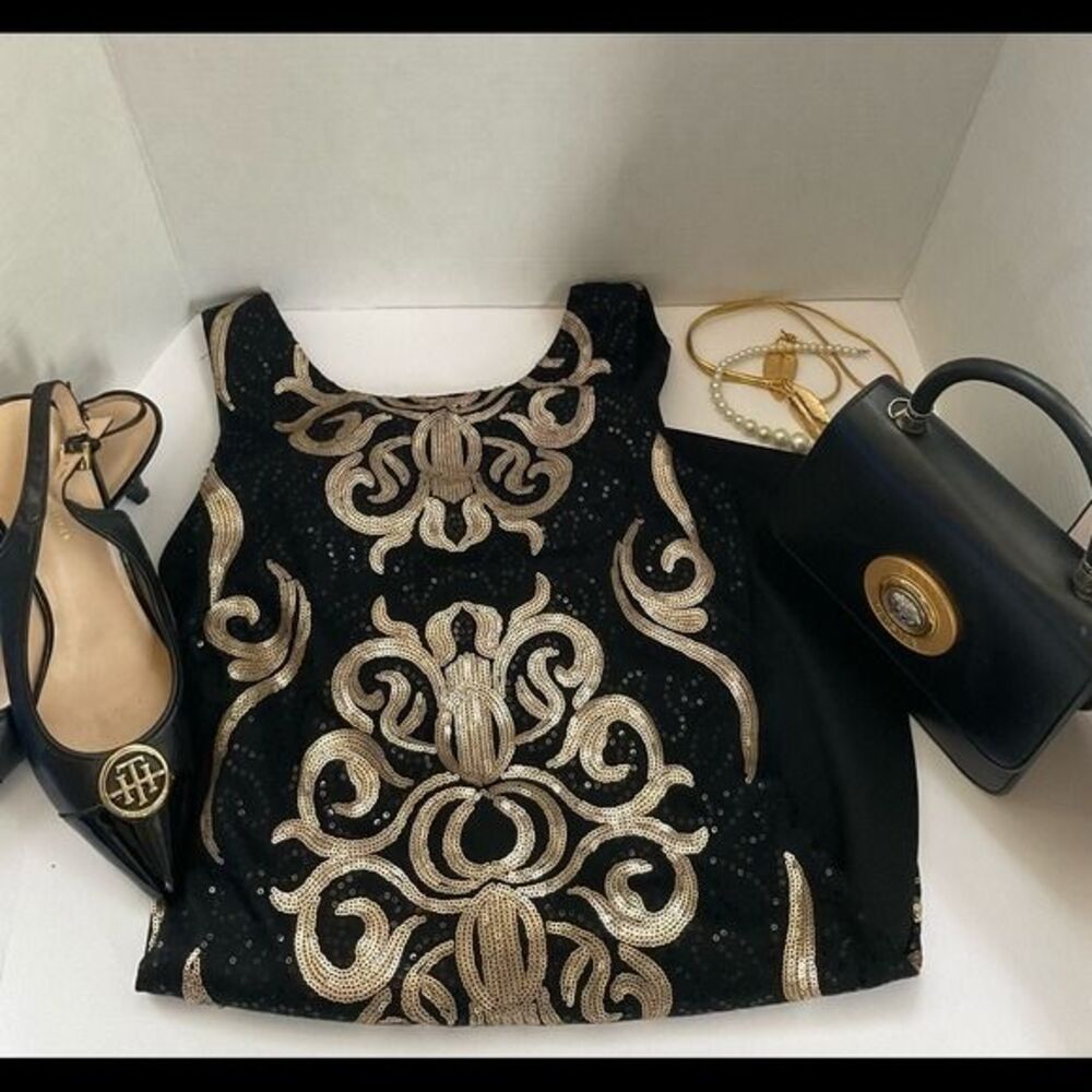 Windsor Evening Wear forms to body